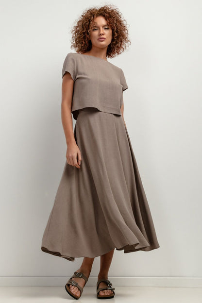 Tessita T401 linen blouse in stylish summer design, crafted from lightweight breathable fabric with 70% viscose and 30% linen for ultimate comfort.