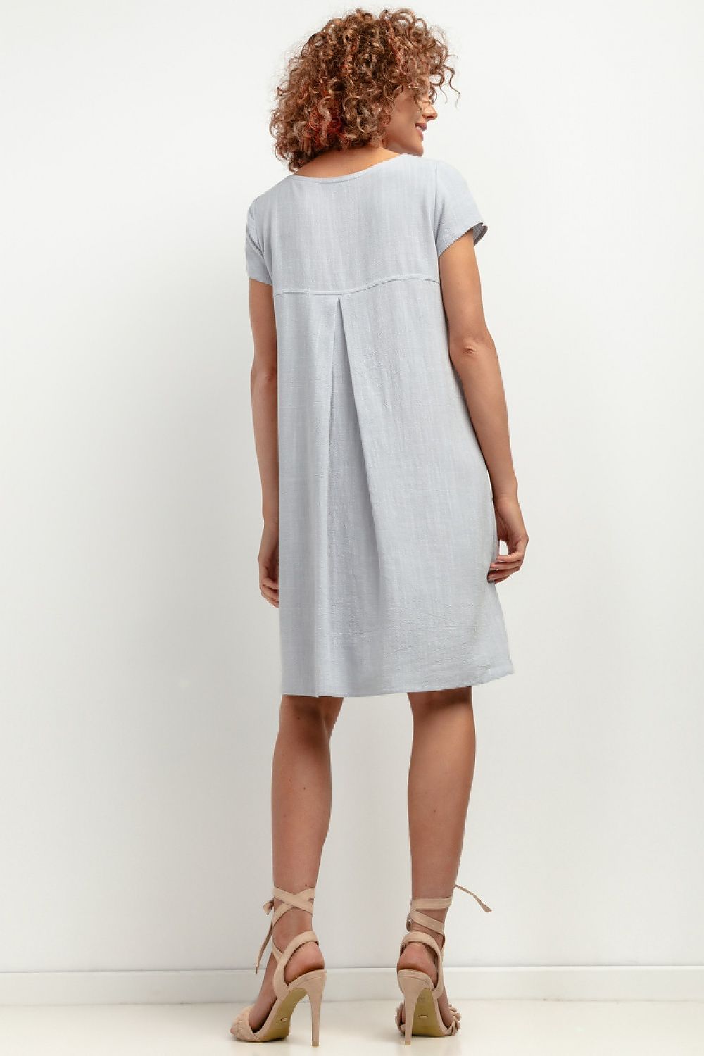 Close-up of T403 linen dress by Tessita, highlighting the high-quality fabric blend of 70% viscose and 30% linen.