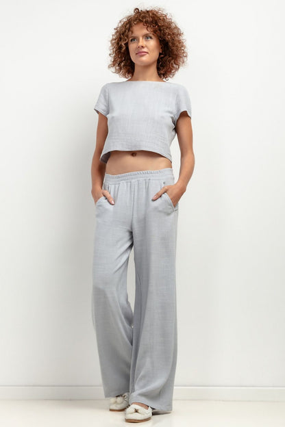 Tessita T404 Wide-Leg Linen Trousers, demonstrating breathable comfort and sophisticated design for women.