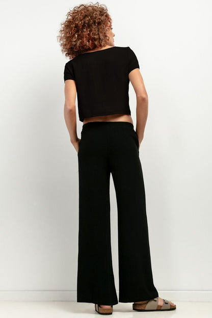 Luxury summer summer T404 linen trousers by Tessita, showcasing a chic wide-leg silhouette, ideal for both casual outings and professional settings.