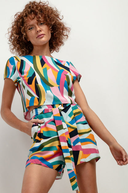 Close-up view of Tessita summer shorts in viscose, showcasing the soft fabric and exquisite pattern.