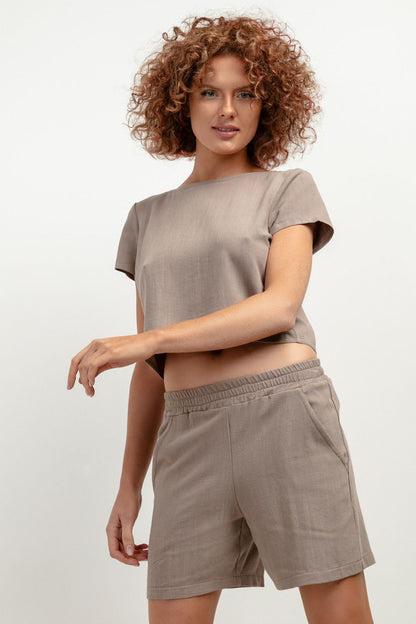 T402 linen shorts by Tessita, showcasing a lightweight and comfortable design perfect for summer fashion.