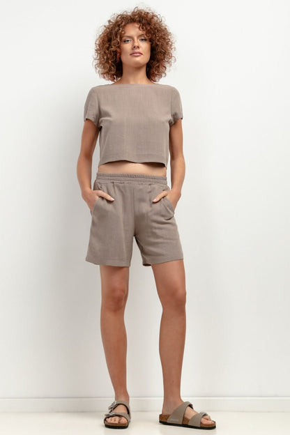 Elegant T402 linen shorts by Tessita, crafted from a luxurious viscose and linen blend for ultimate comfort.