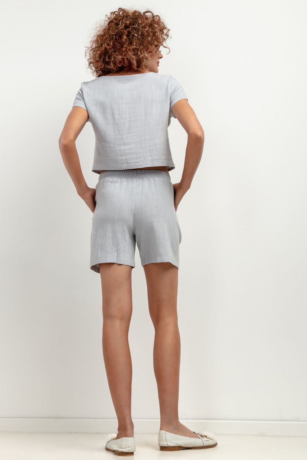 T402 Linen Shorts by Tessita – Elegant summer shorts made from a luxe viscose and linen blend, showcasing a lightweight design for ultimate comfort.