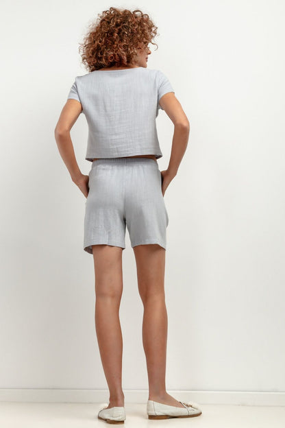 T402 Linen Shorts by Tessita – Elegant summer shorts made from a luxe viscose and linen blend, showcasing a lightweight design for ultimate comfort.