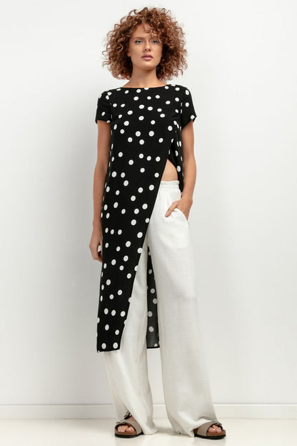 Tessita Women's Viscose Tunic T410 worn over swimwear, illustrating its versatility as a chic beach cover-up.