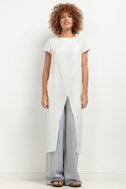 Elegant lightweight T405 Tessita tunic made from 70% viscose and 30% linen, showcasing a perfect summer beach cover-up style.