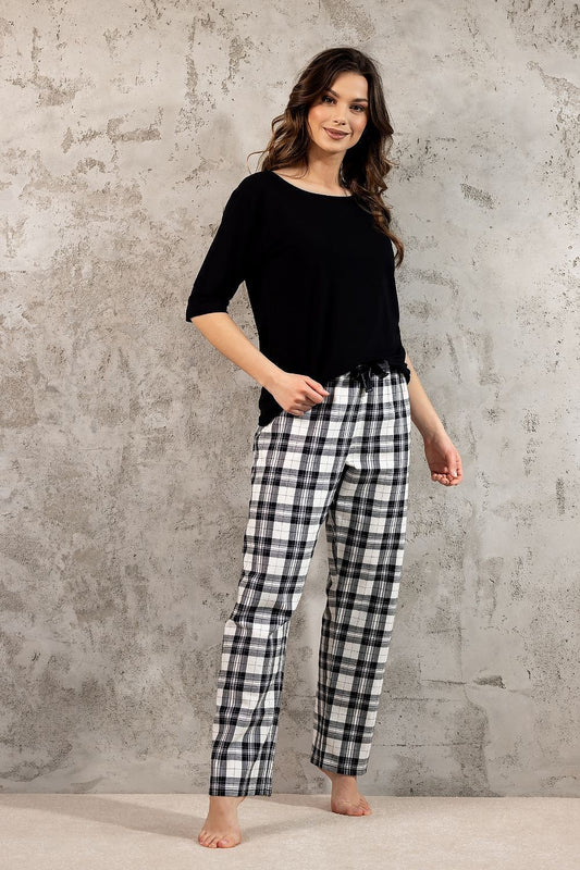 Elegant and breathable 2-Piece Pajamas Set for women by Momenti Per Me, showcasing loose fitting design with elastic waistband for maximum comfort.