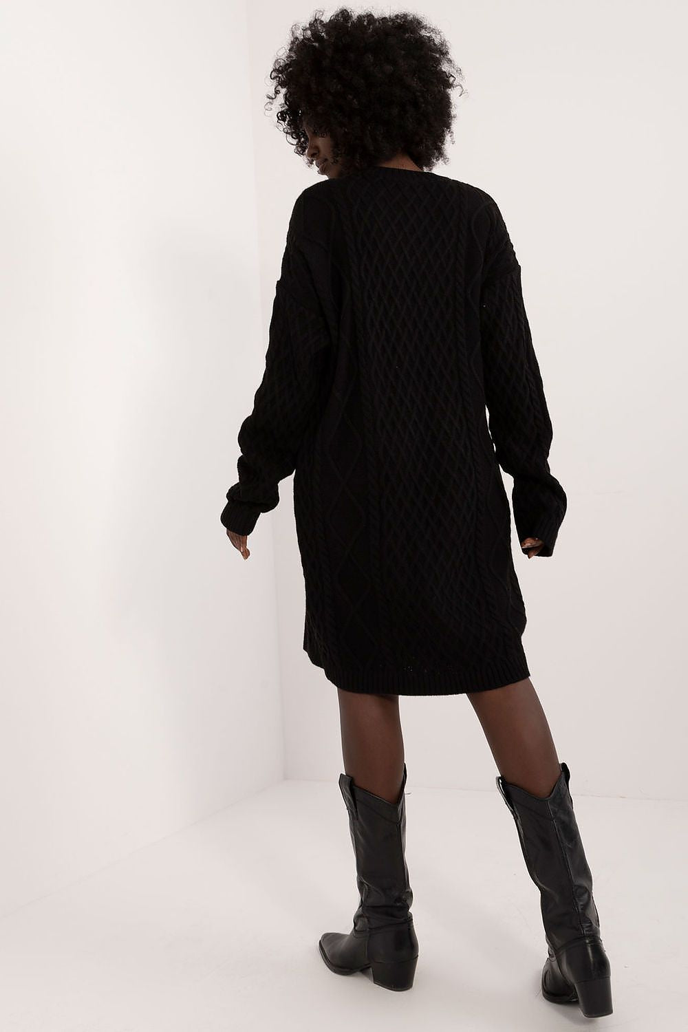 Luxurious knee-length daydress by Badu featuring a comfortable acrylic-wool blend, long sleeves and an elegant round neckline.