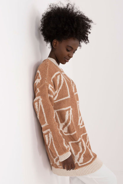 Badu's elegant women's jumper, showcasing a casual print, perfect for everyday wear and versatile styling.