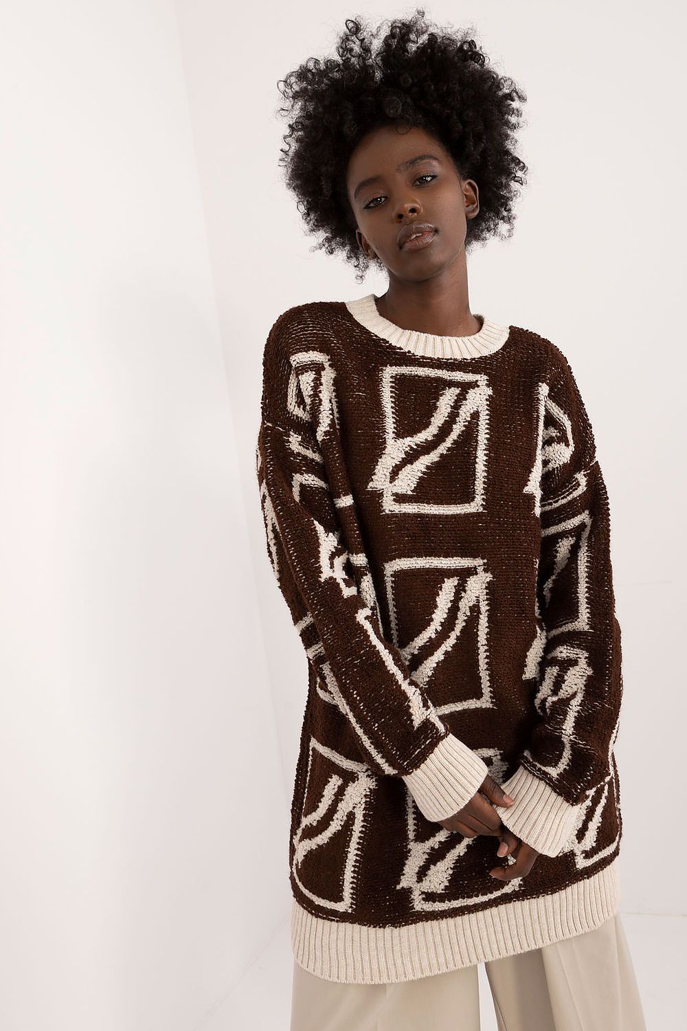 Luxurious women's acrylic-wool blend jumper by Badu, ideal for pairing with casual outfits for work or social occasions.