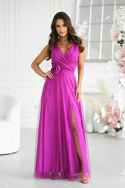 Gorgeous long dress by Bicotone designed with a stunning double-layered bottom and a flattering slit, ideal for sophisticated events.