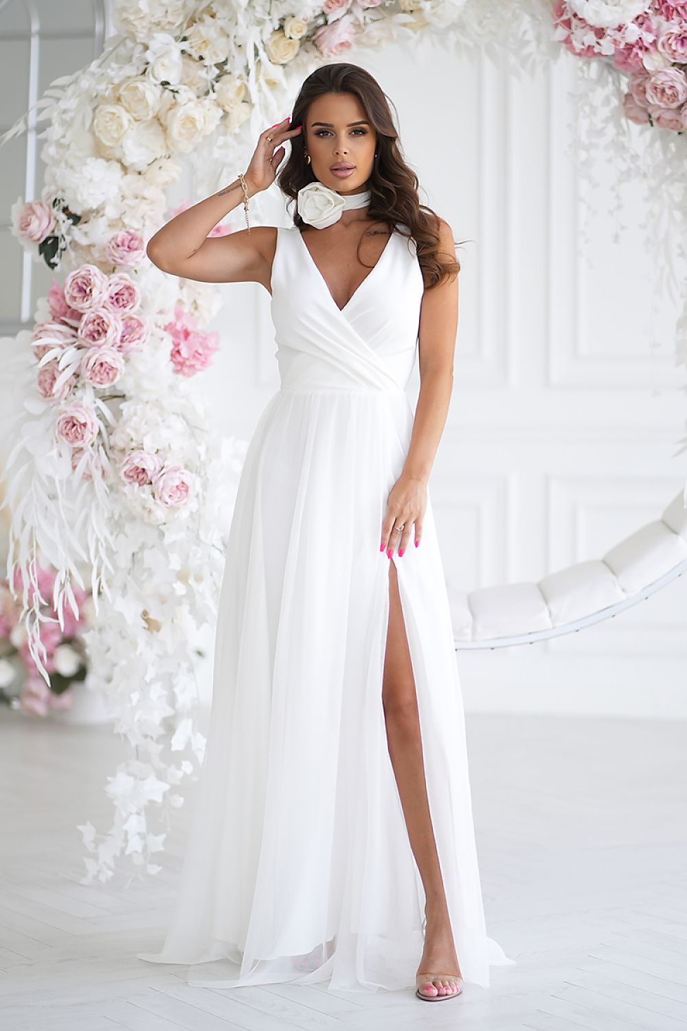 Versatile rose belt of the Bicotone long dress, showcasing multiple styling options that enhance the luxurious appearance and individuality of the outfit.