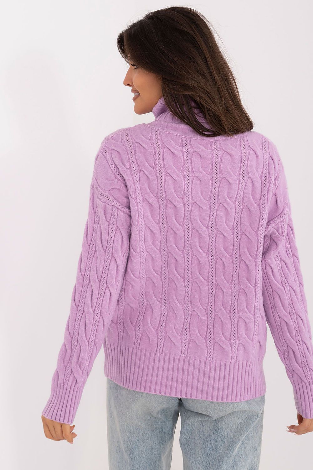 High-quality turtleneck sweater for women from AT, designed for comfort and style during cooler days.