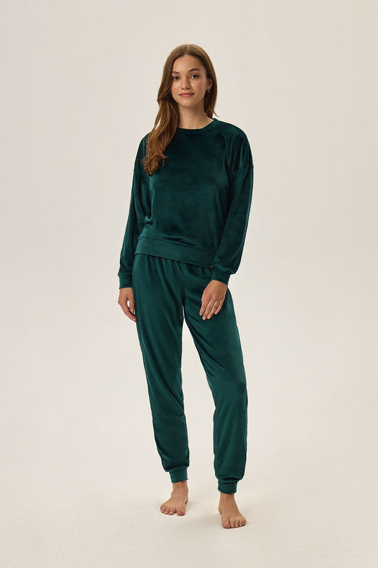 Sophisticated Fain Home Velvet Tracksuit Set, showcasing plush velvet fabric in a fashionable design, crafted by Henderson for ultimate relaxation.