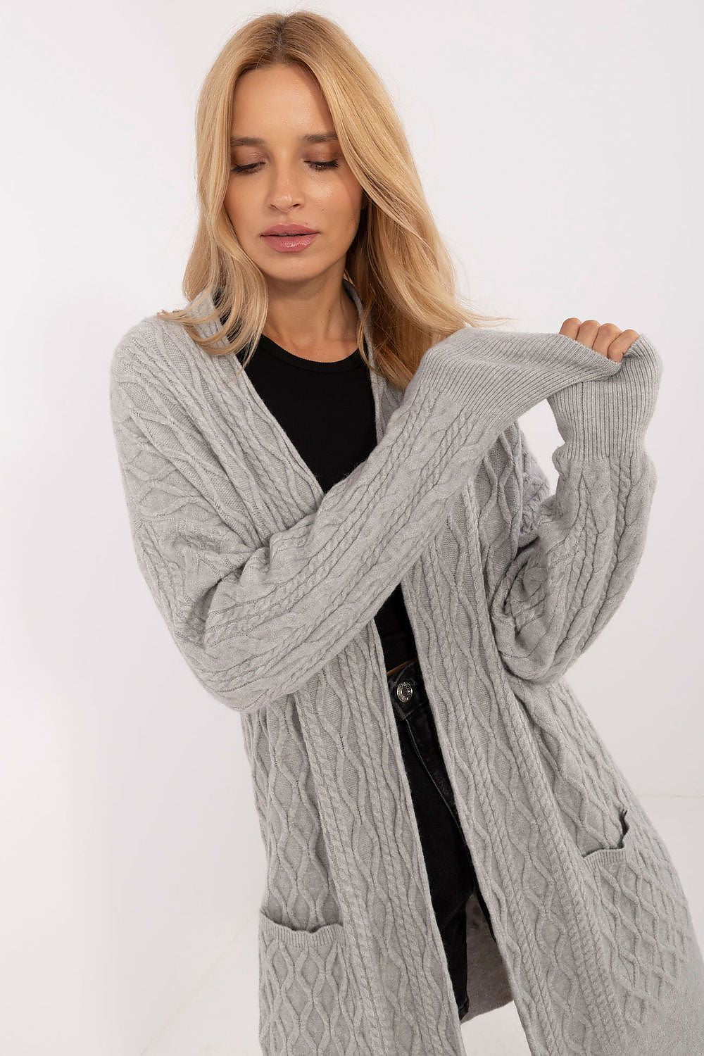 AT's elegant long unbuttoned cardigan with pockets, ideal for cooler days, combining luxurious comfort with contemporary style.