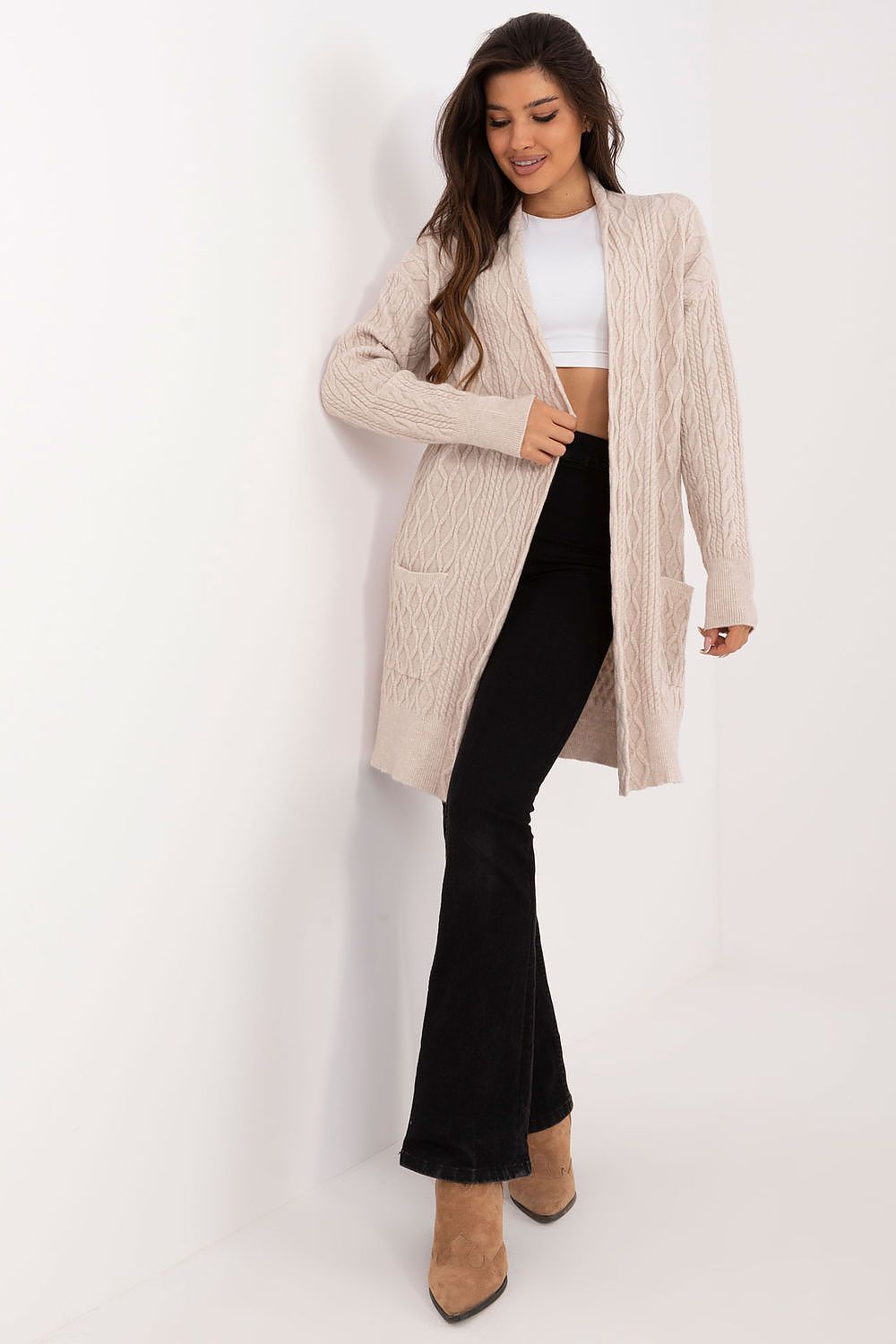 AT's stylish long unbuttoned cardigan featuring slip pockets and a lightweight texture, perfect for sophisticated everyday wear.