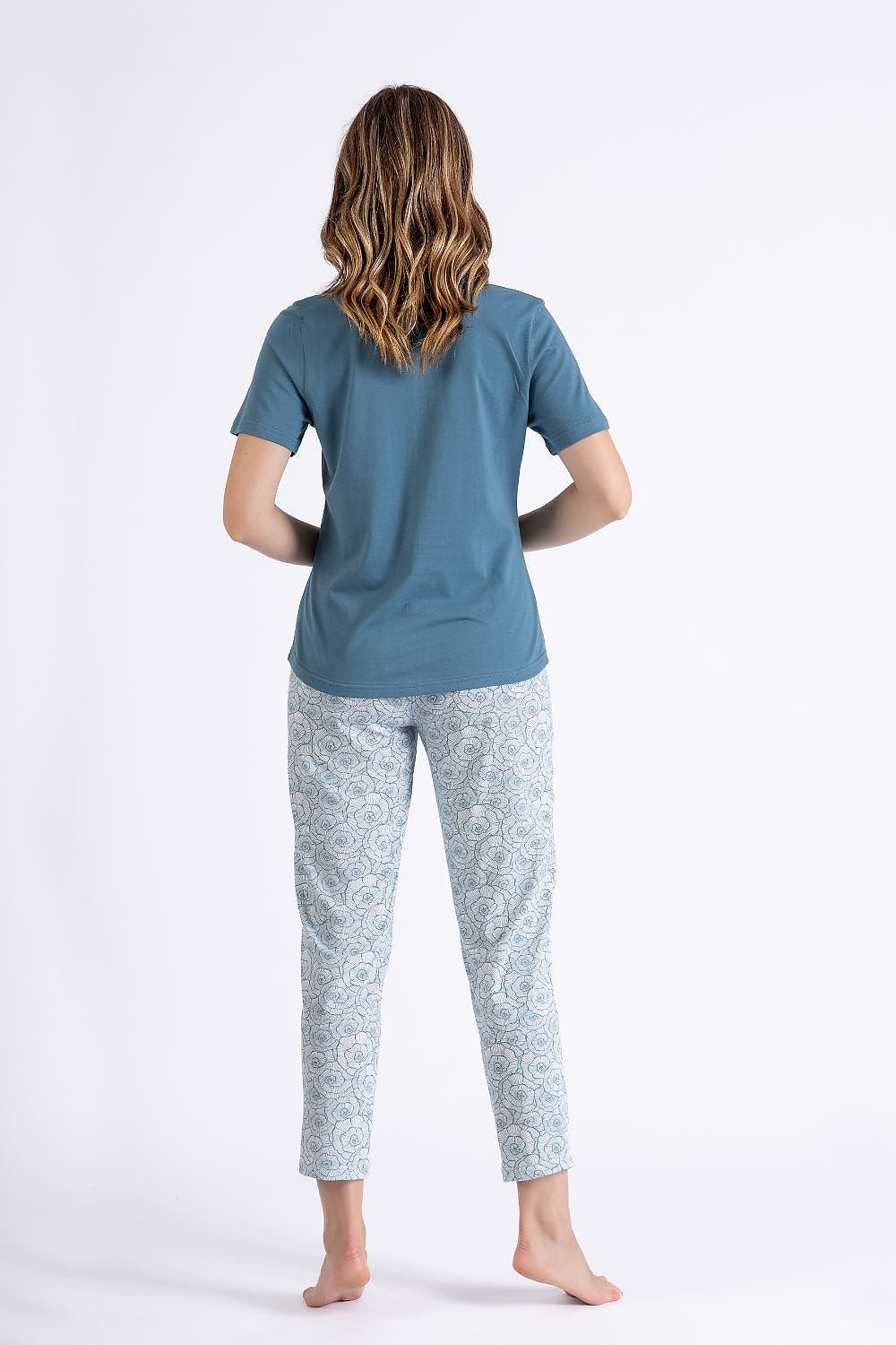 Chic and breathable M-Max cotton pyjamas set with a fashionable pocket on the blouse and exquisite printed 7/8 pants, ideal for a relaxed yet sophisticated nightwear look.