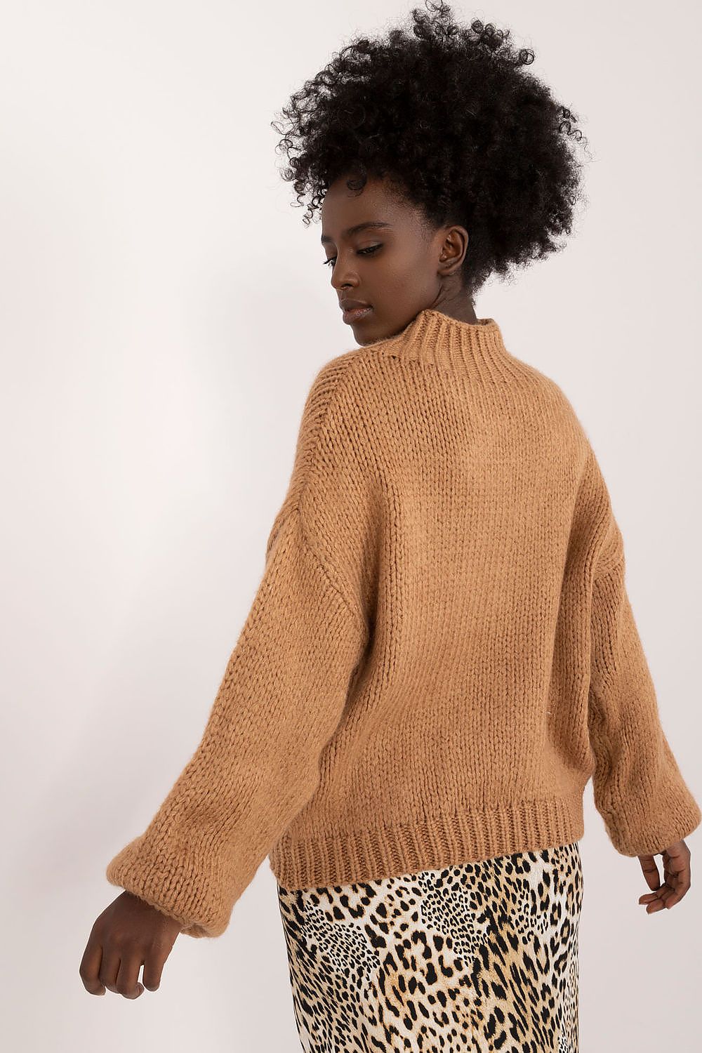 Elegant Comfort Turtleneck Sweater in Soft Acrylic by Badu, showcasing a chic design perfect for everyday wear, featuring a smooth texture and long sleeves for warmth and style.