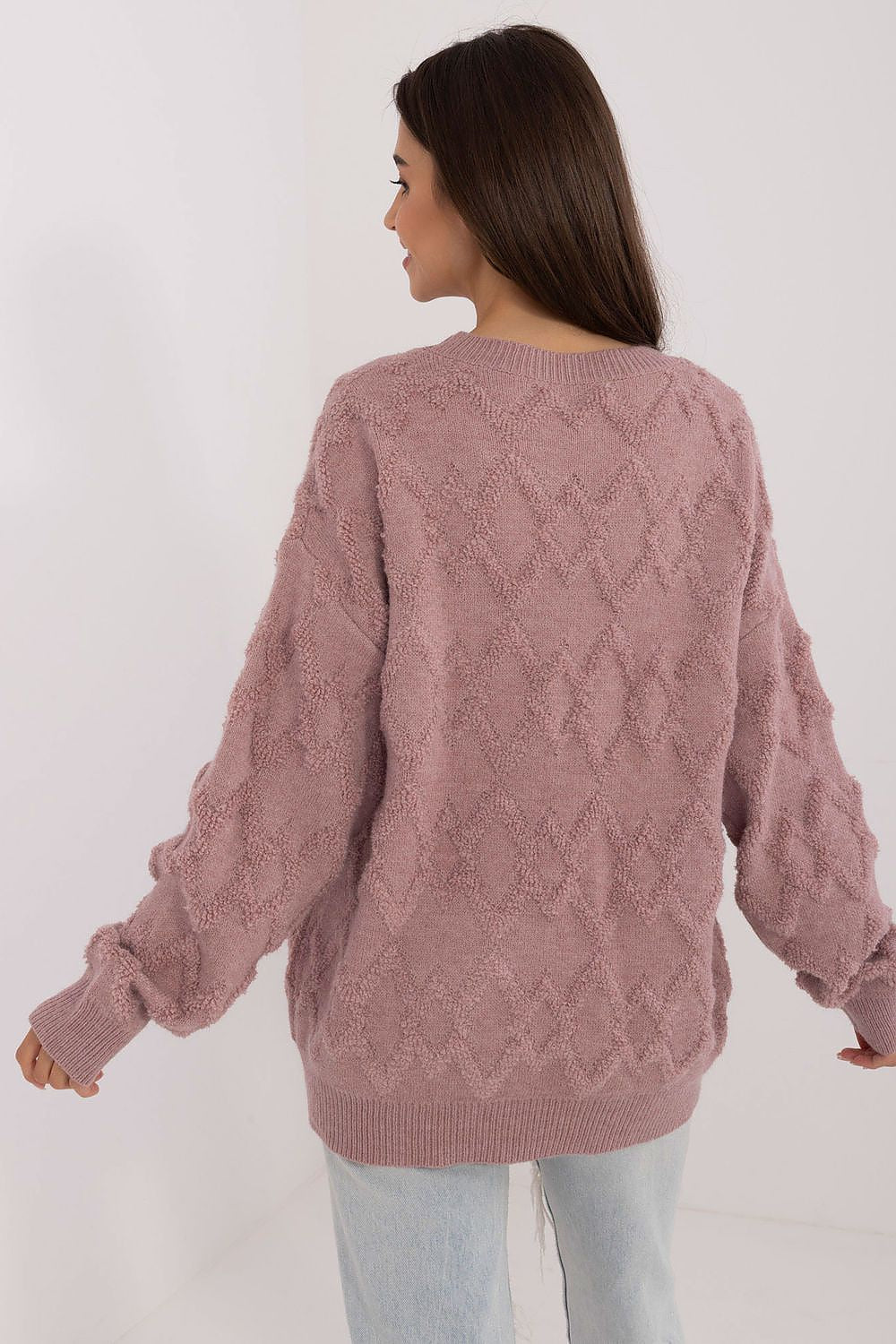 Stylish model wearing the elegant ladies' casual sweater by AT, highlighting its comfort and versatility for both work and leisure.