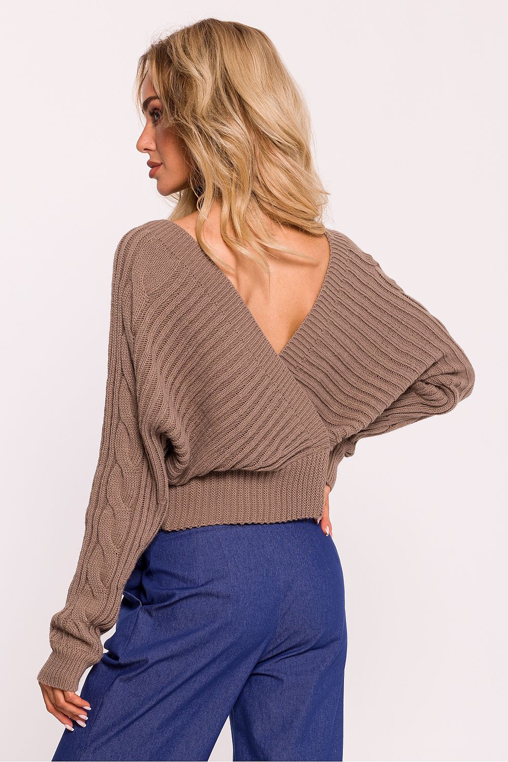 Moe women's jumper with a deep neckline and exquisite striped knit texture, blending comfort and elegance for a polished look.