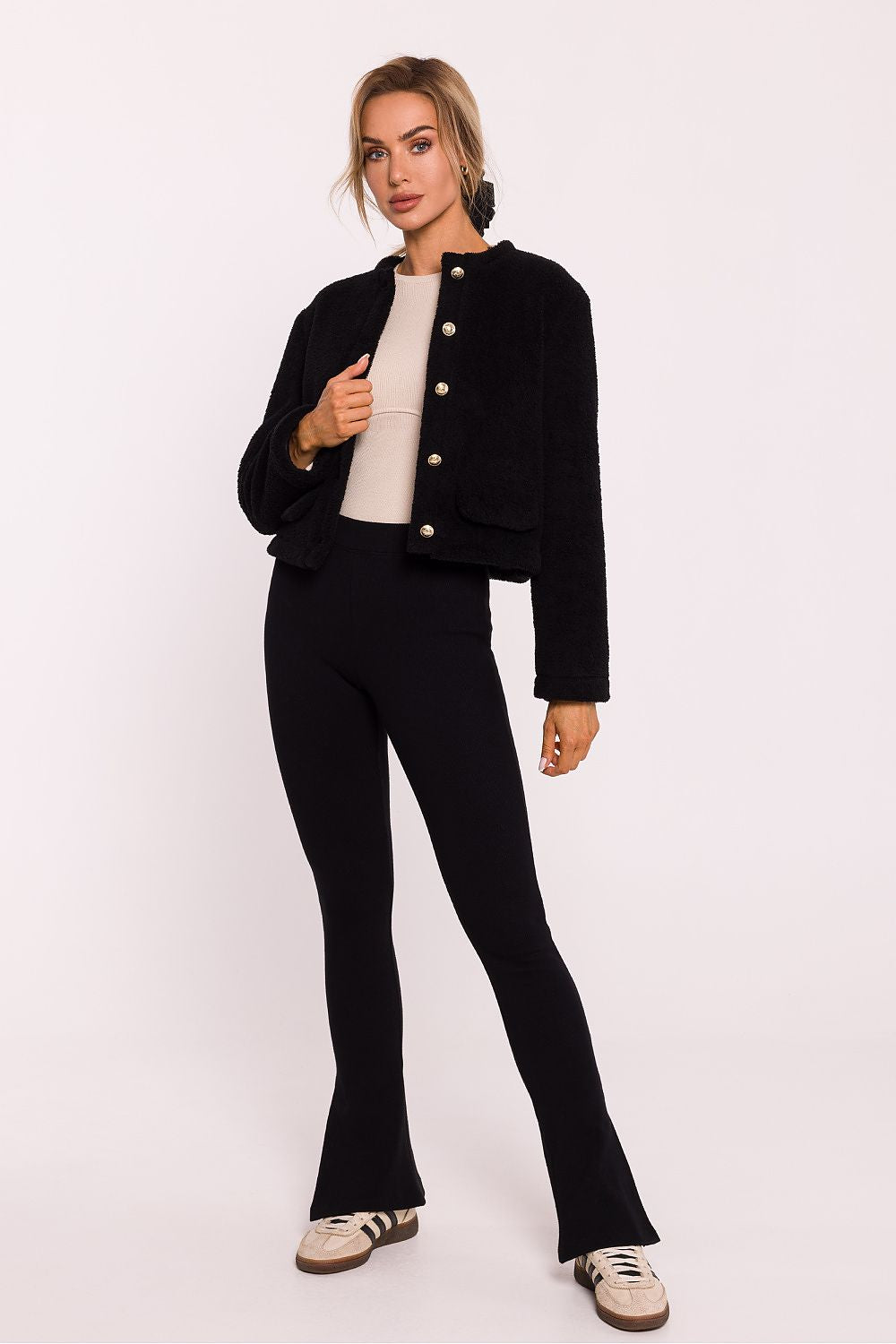 Women's teddy bear fabric sweatshirt by Moe in a chic setting, emphasizing its contemporary style and comfort for everyday elegance.