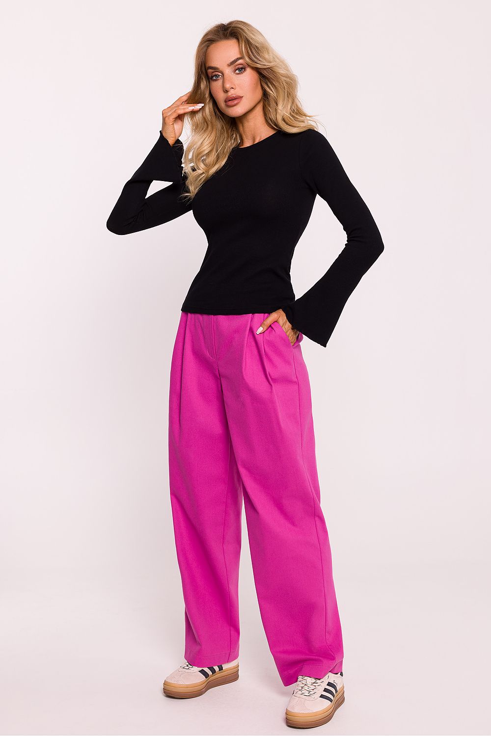 Chic detailing on the long sleeves of the ribbed cotton knit blouse by Moe, showcasing sophisticated craftsmanship and style.