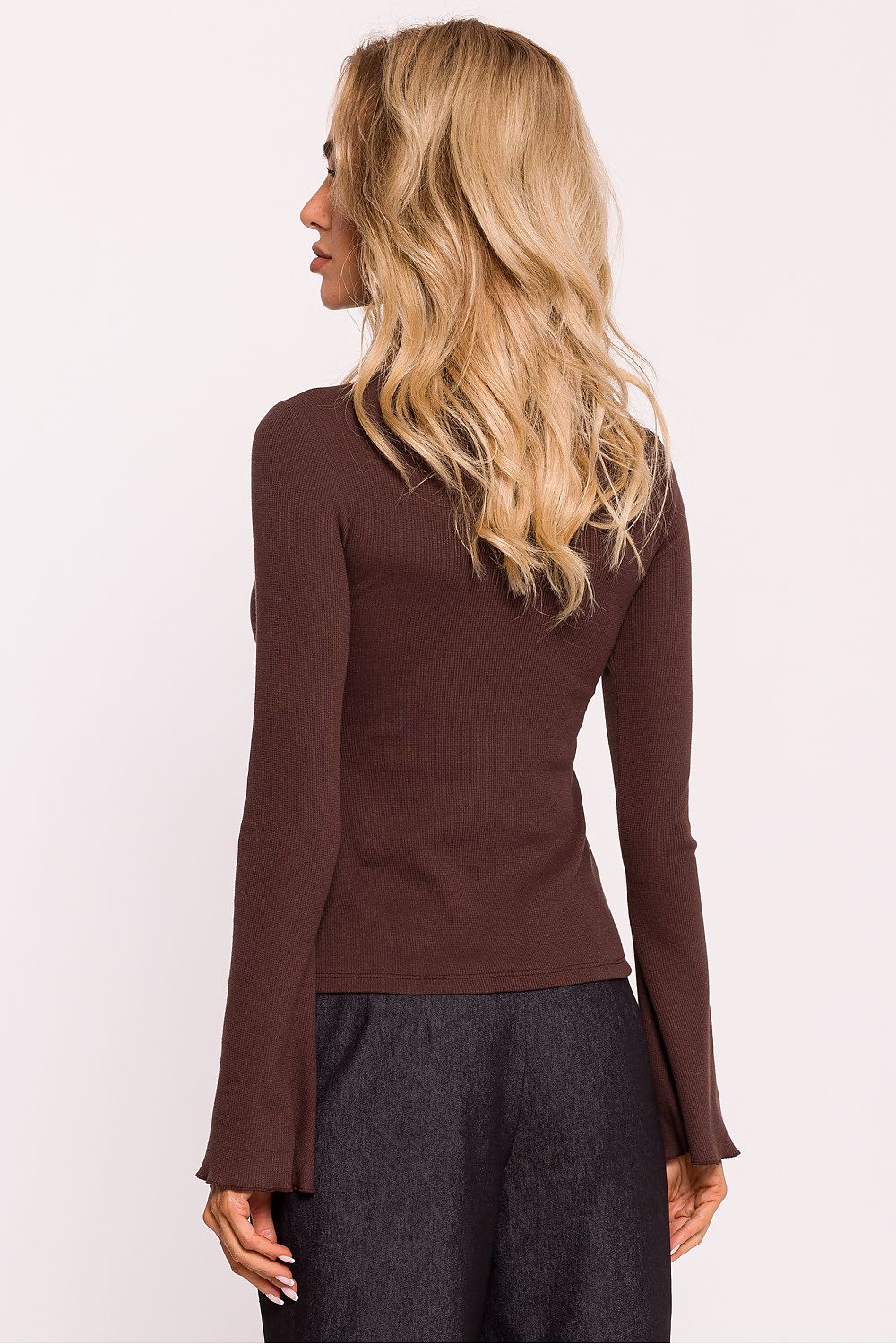 Elegant ribbed cotton knit blouse by Moe, featuring fitted long sleeves with decorative stitching. Perfect for stylish and comfortable everyday wear, designed in Poland.