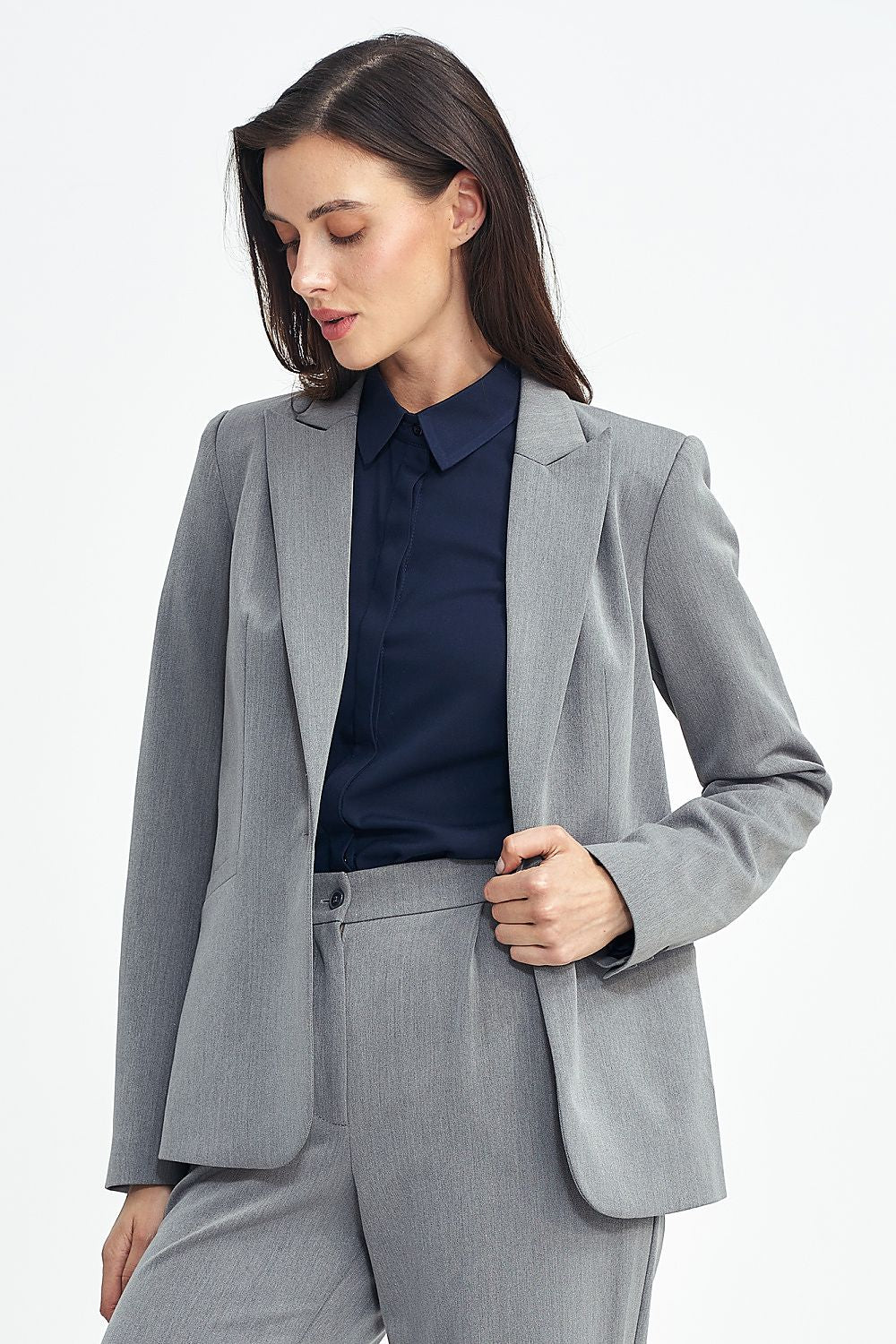 Nife elegant fitted blazer lined for comfort, designed for both formal occasions and professional wear.