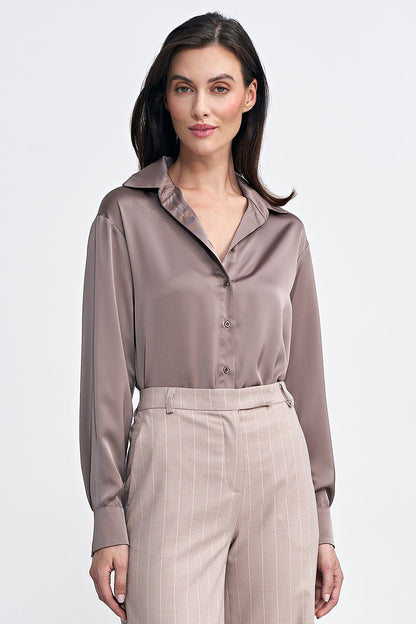 Elegant satin-like shapewear body with classic collar and long sleeves by Nife, showcasing a sophisticated design and timeless style.