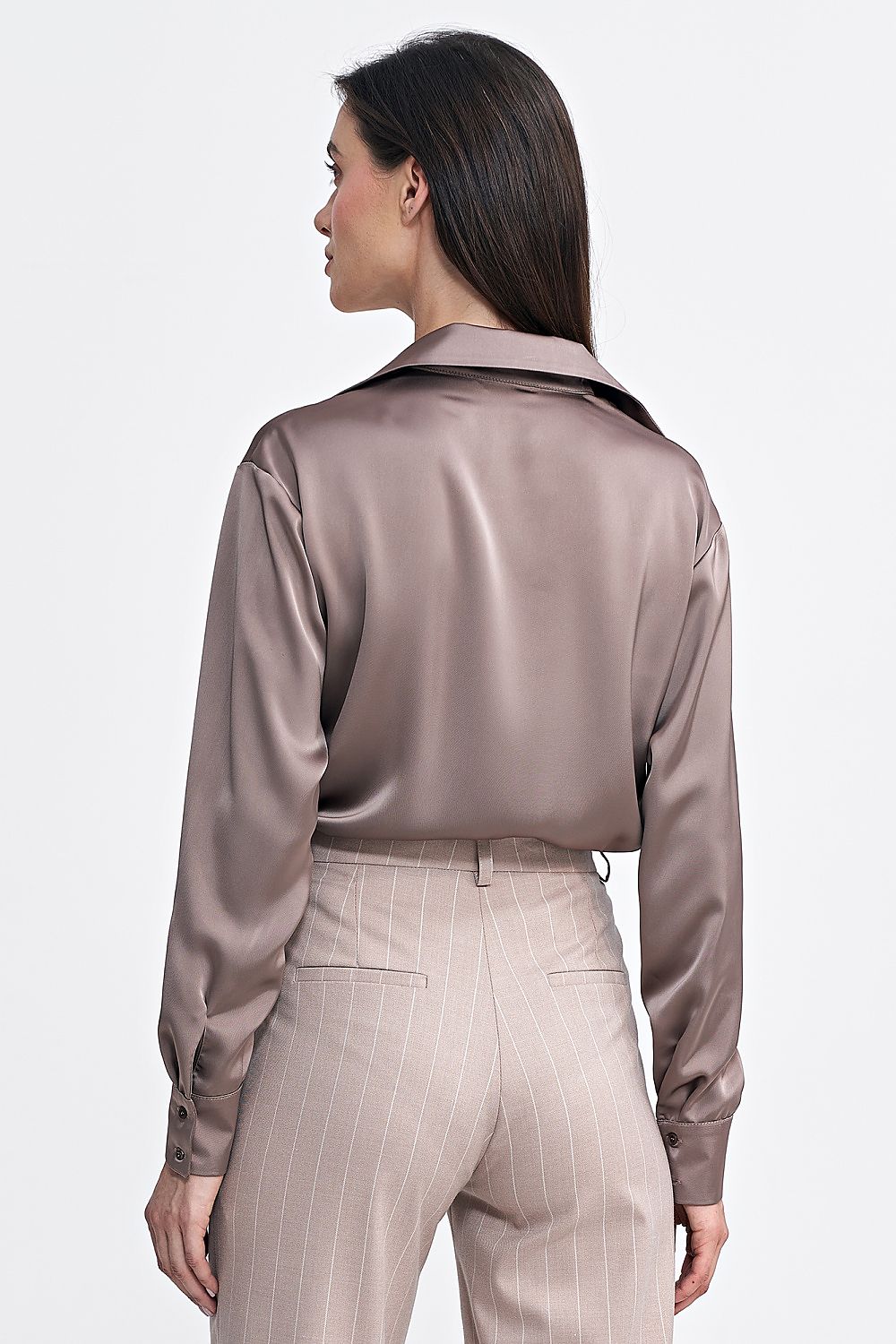 Elegant satin-like shapewear body by Nife featuring a classic collar and long sleeves for a luxurious silhouette.