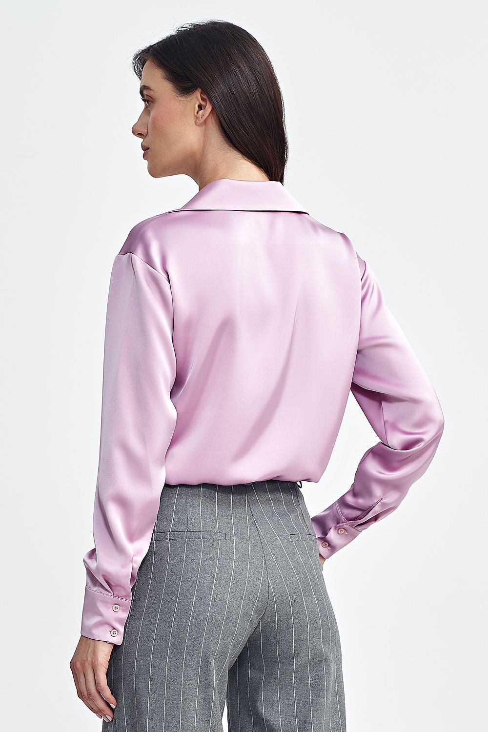 Chic styling of the elegant satin-like body by Nife, demonstrating versatility for modern fashion with a classic touch.