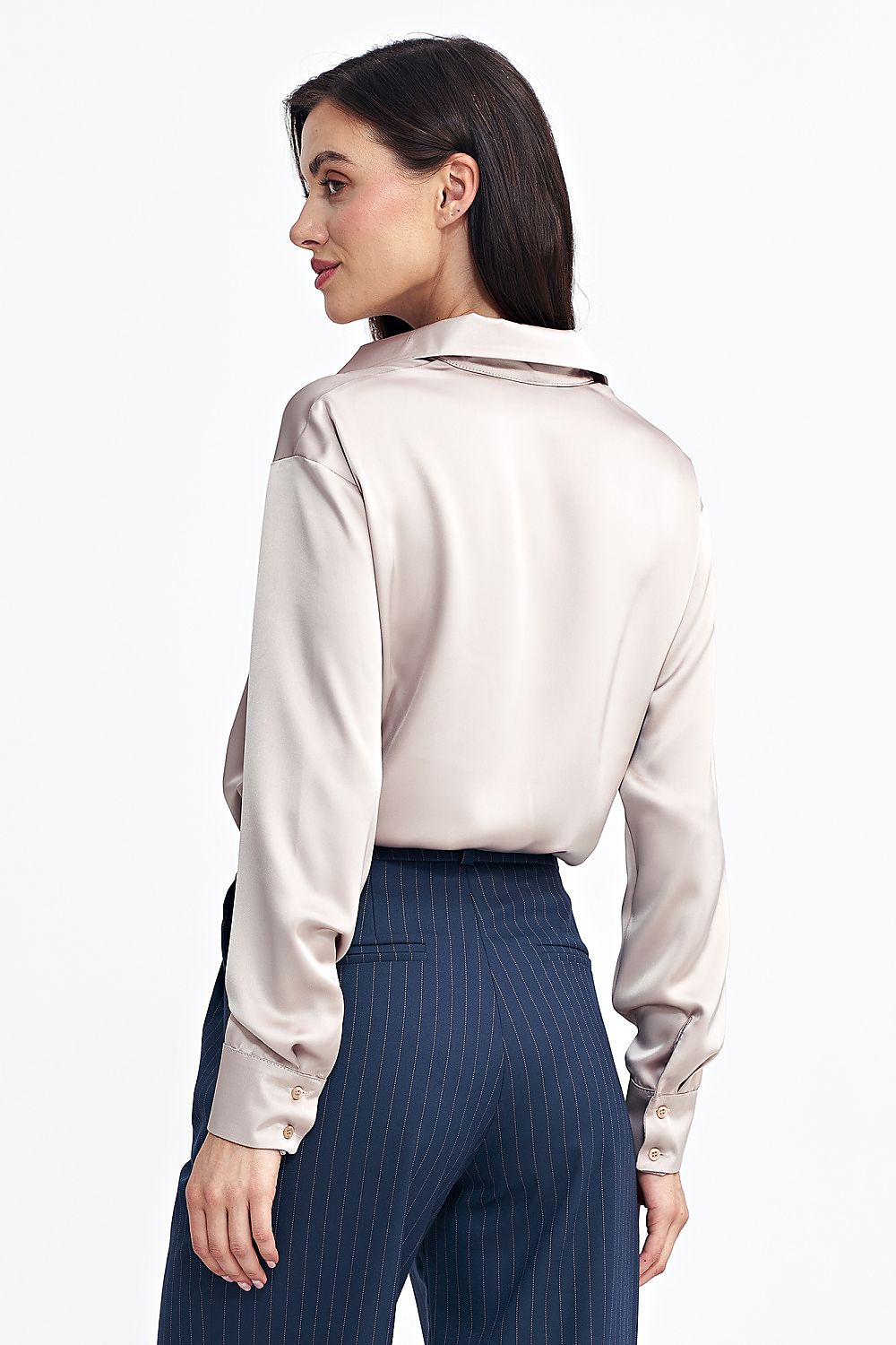 Nife's understated satin-like body with elastic panty fit, ensuring perfect silhouette fit and everyday comfort.