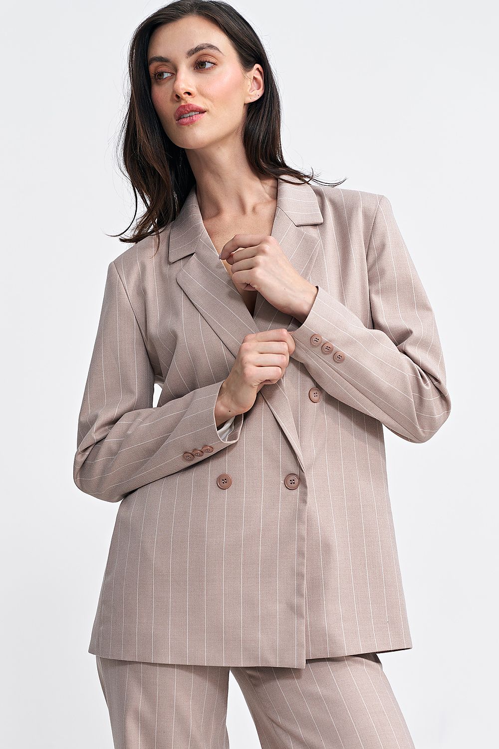 Stylish view of the Nife oversized blazer with contrasting stripes, demonstrating a modern silhouette and sophisticated design elements.