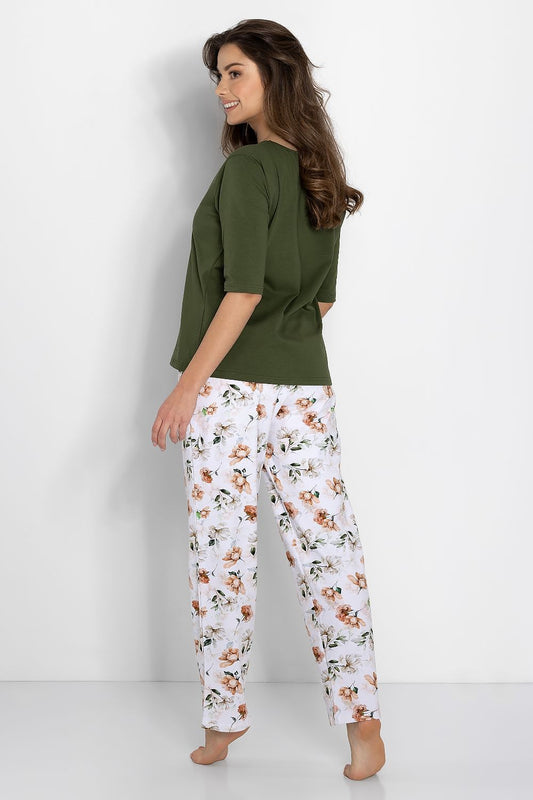 Beautifully detailed Women's Pajama Set from Momenti Per Me, showcasing a stylish 3/4 sleeve top and comfortable pants, designed for ultimate elegance and comfort.