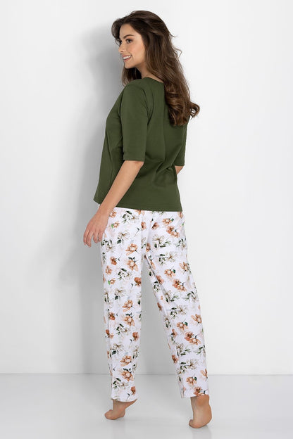 Beautifully detailed Women's Pajama Set from Momenti Per Me, showcasing a stylish 3/4 sleeve top and comfortable pants, designed for ultimate elegance and comfort.