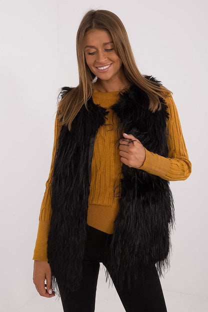 Close-up view of the hook closure detail on AT's elegant casual fur vest for women, highlighting its exquisite craftsmanship and luxurious feel.
