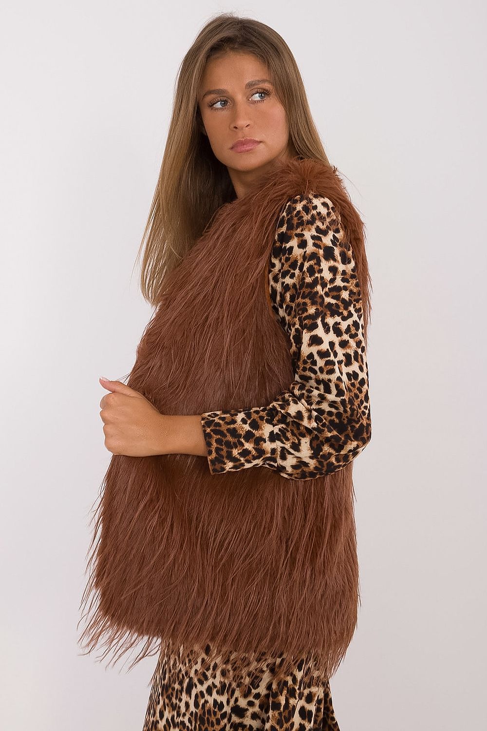 Comfortable fit of the AT polyester fur vest for women, showcasing its elegant design suitable for various casual occasions.