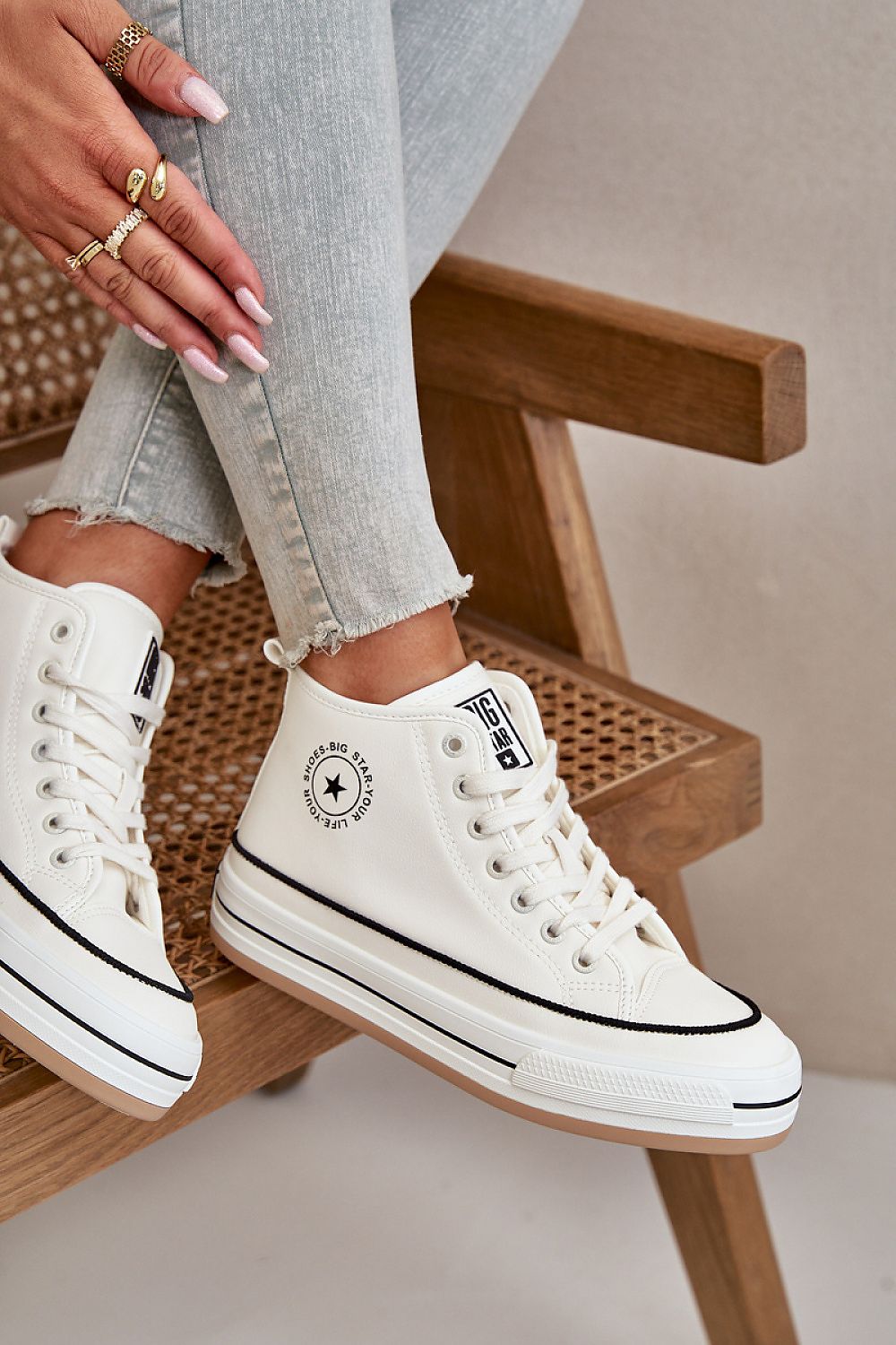 Step in Style's Big Star Women's sneakers featuring a chic design with artificial leather and a soft shoe blanket, ideal for both casual and formal occasions this season.