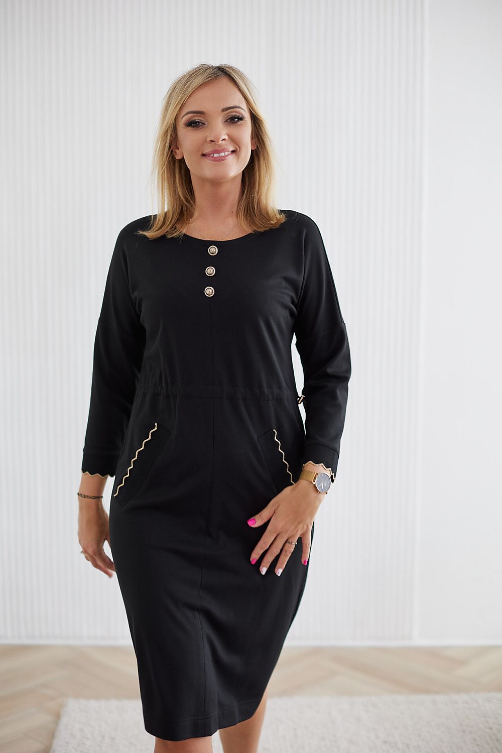 La Aurora elegant kimono-style daydress for women featuring chic adjustable waist and convenient pockets in soft MORGAN-light knitwear.