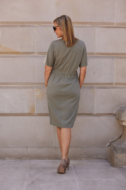 Stylish model wearing La Aurora Women's Elegant Knitwear Dress with adjustable waist, illustrating how it flatters different body shapes in sizes EU 36-48.