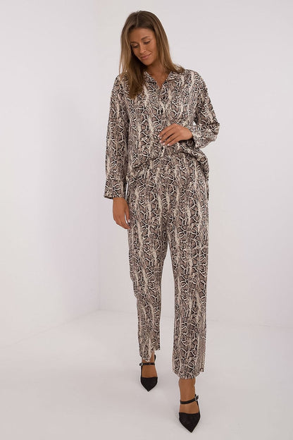 Fashion-forward women's set consisting of a classy shirt and breathable wide-leg pants, elegantly crafted by Italy Moda.