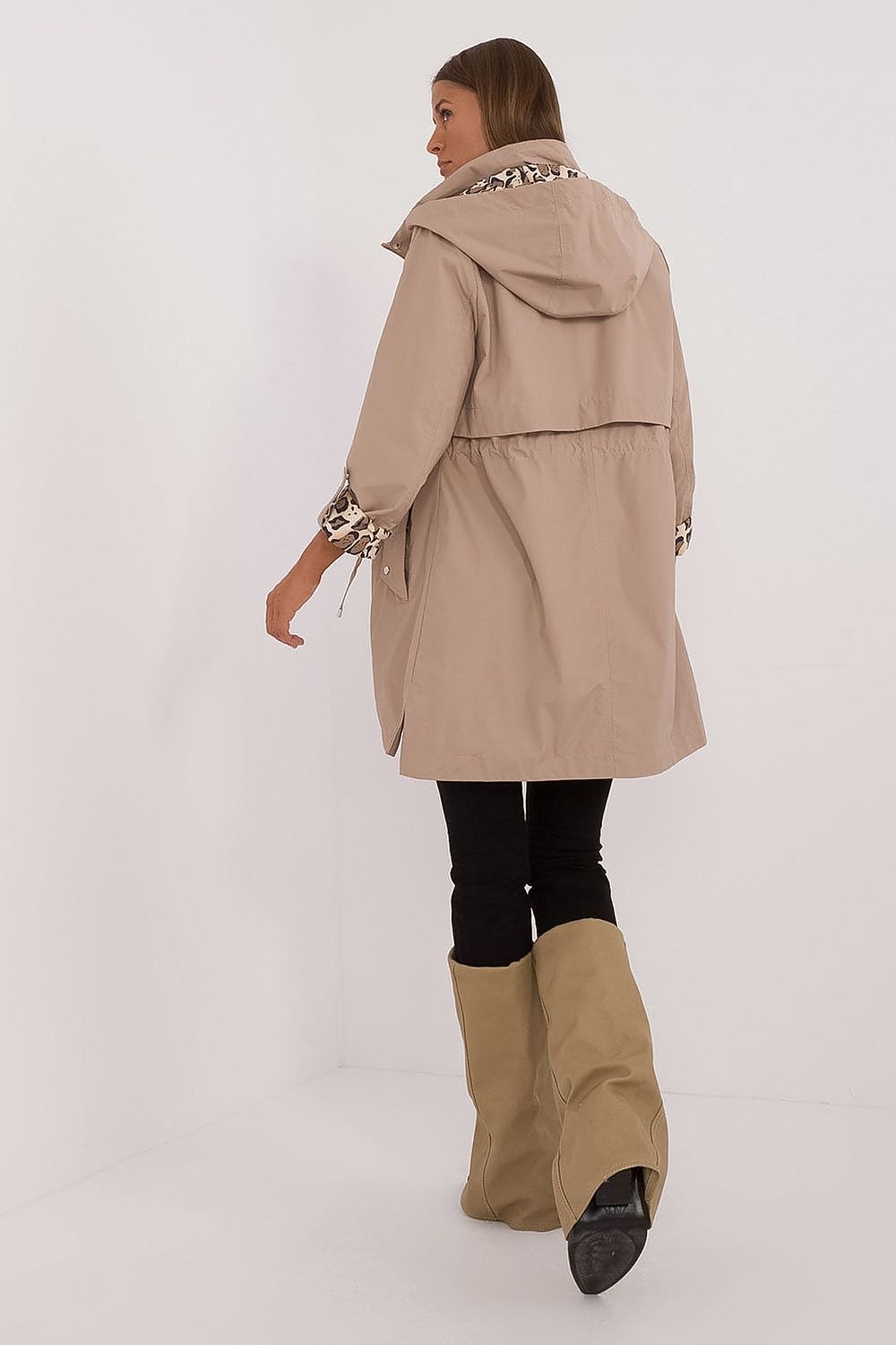 MBM Women's Transitional Jacket displayed with stylish slip pockets, ideal for a refined autumn and winter look.