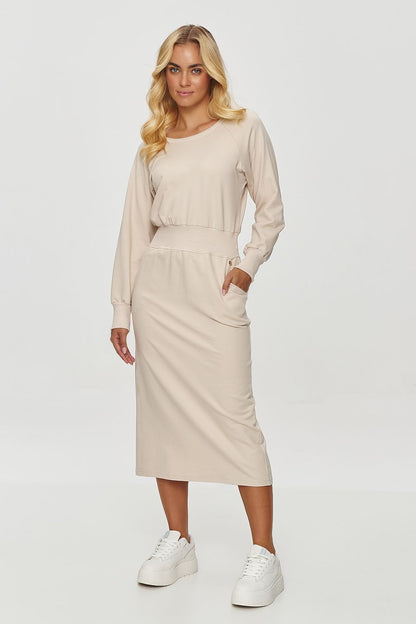 Elegant Makadamia Casual Midi-Length Sweatshirt Dress featuring pockets and an elastic waistband, perfect for a refined yet comfortable everyday look.