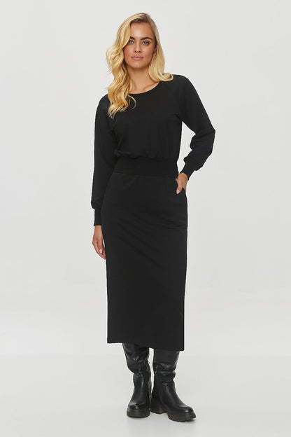 Versatile Makadamia midi-length dress with a flattering pencil cut and practical side pockets, perfect for a luxury casual look.