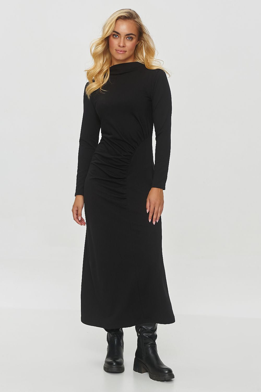 Luxurious cotton blend midi dress by Makadamia, featuring a refined gathered waist and comfortable fit for versatile styling.