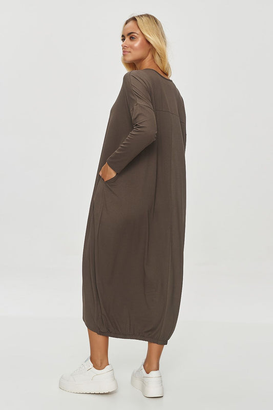 Close-up detail of Makadamia's Loose Cut Viscose Daydress featuring long sleeves and a round neckline, highlighting the unique bubble hem design.