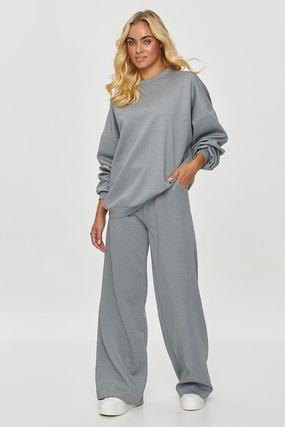 Luxurious Makadamia oversized sweatshirt in elegant design, showcasing a comfortable fit and chic minimalist style.