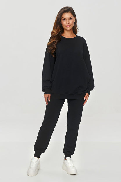 Wide ribbing on sleeves and bottom of Makadamia sweatshirt, allowing for customizable length and adding a touch of luxury to casual wear.