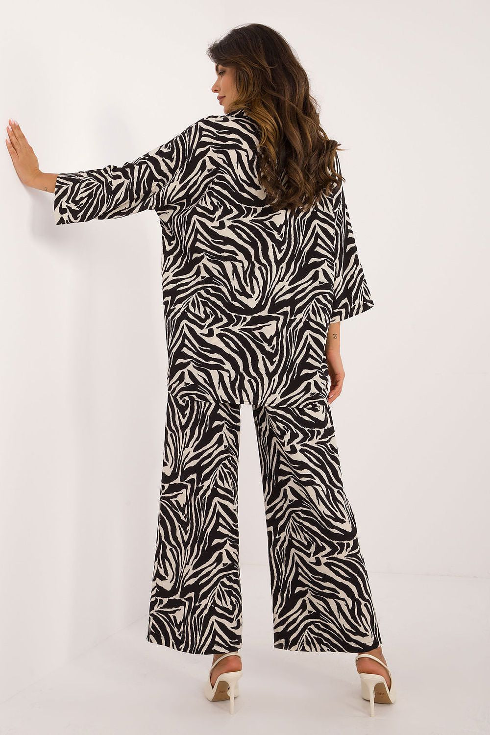 Luxurious Italy Moda casual 2-piece set featuring a buttoned shirt with 3/4 sleeves and elegant high-waist wide-leg pants, perfect for sophisticated everyday wear.